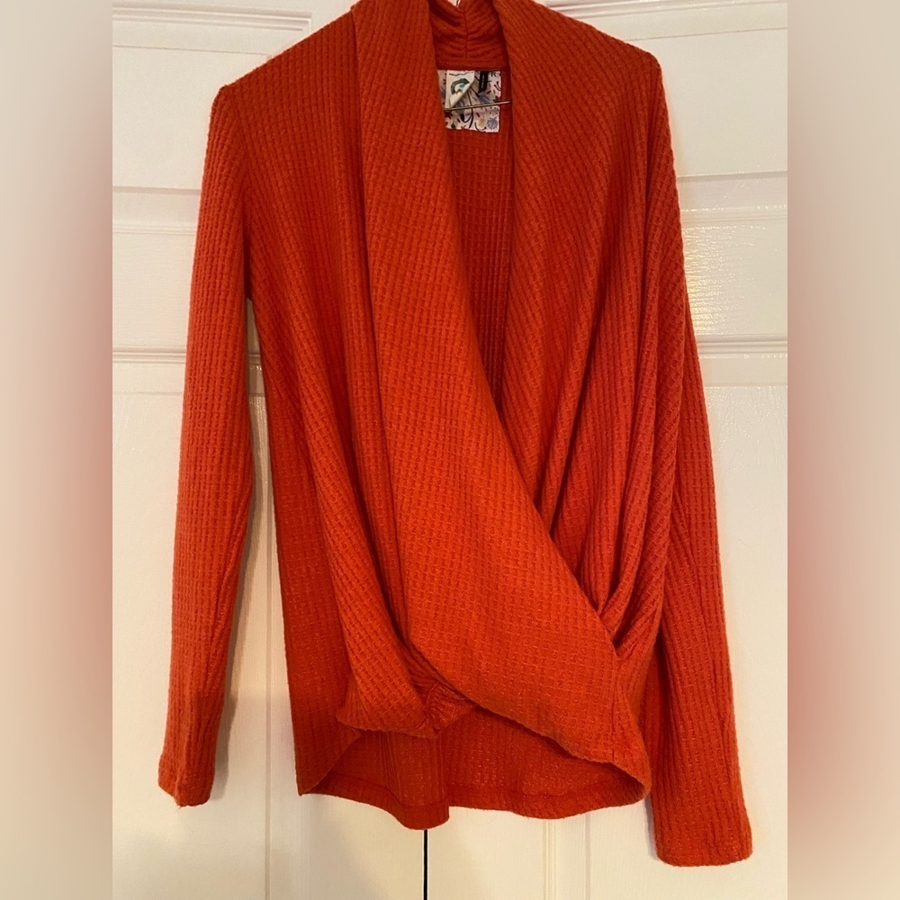 Anthropologie Akemi & Kin orange thermal wrap shirt size S